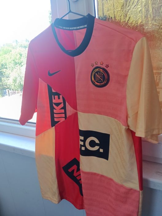 футболка nike football club в идеальном состоянии