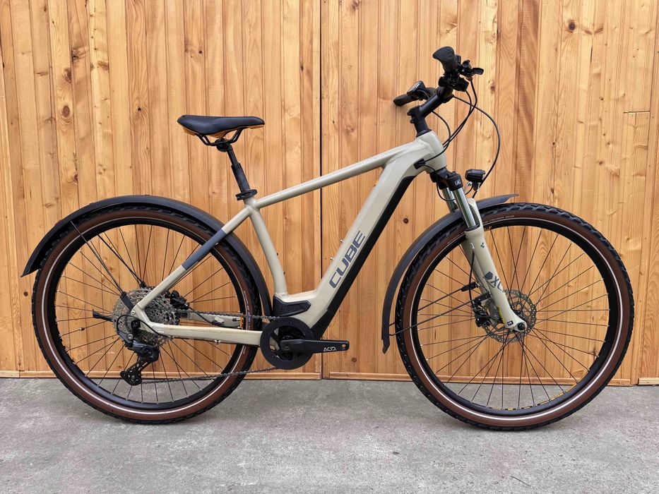 Електровелосипед Cube Cross Hybrid Pro 625 з малим пробігом