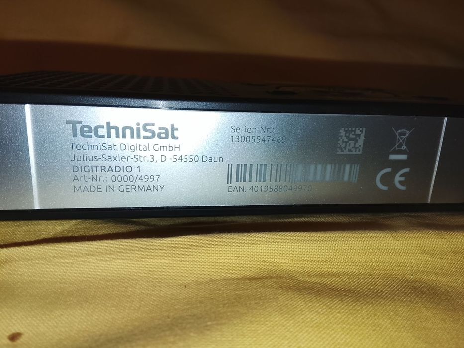 Радиоприемник цифровой. Отлично работает. Сеть- батарейки