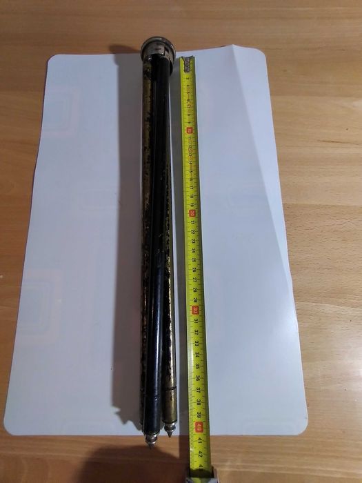 Stary mosiężny statyw fotograficzny