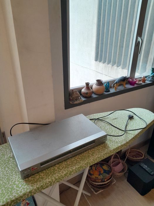 Vendo Leitor de DVD SONY muito bonito em bom estado