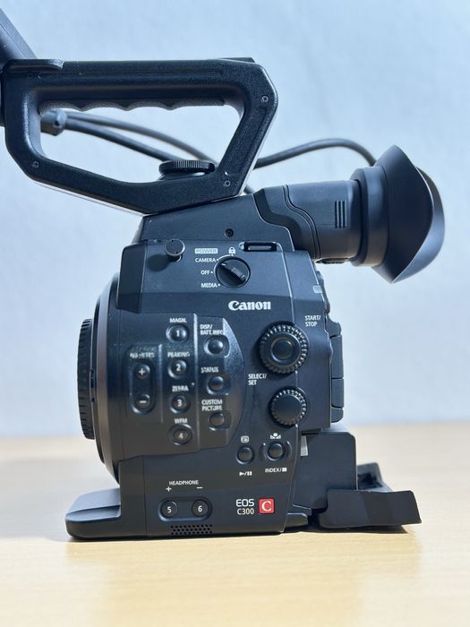 Canon EOS C300i - Câmara Linha Cinema em Bom Estado