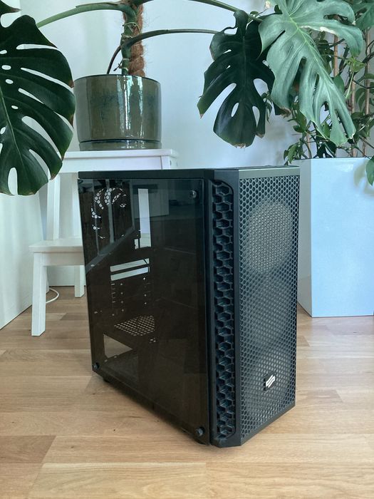 Obudowa komputera PC czarna szklana Silentium pc