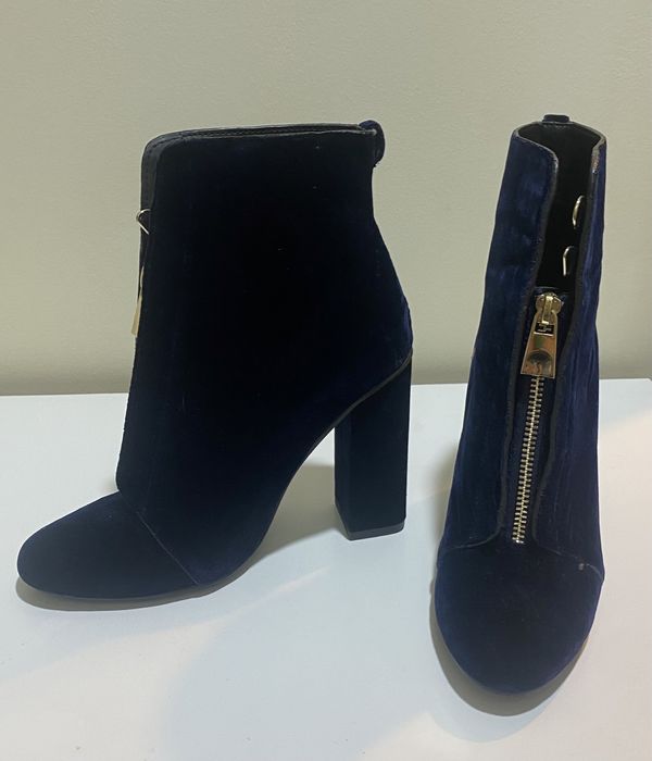 Botim novos de veludo