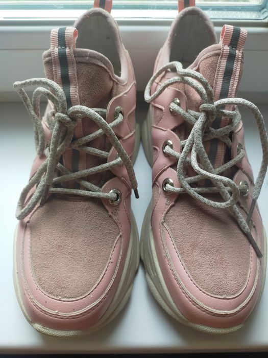 Кроссовки женские