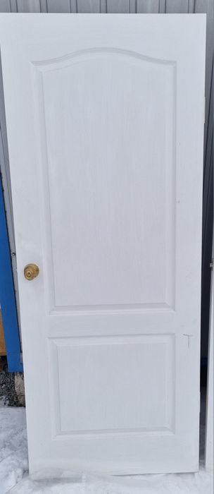 Продаю двері з коробками петлями ручками