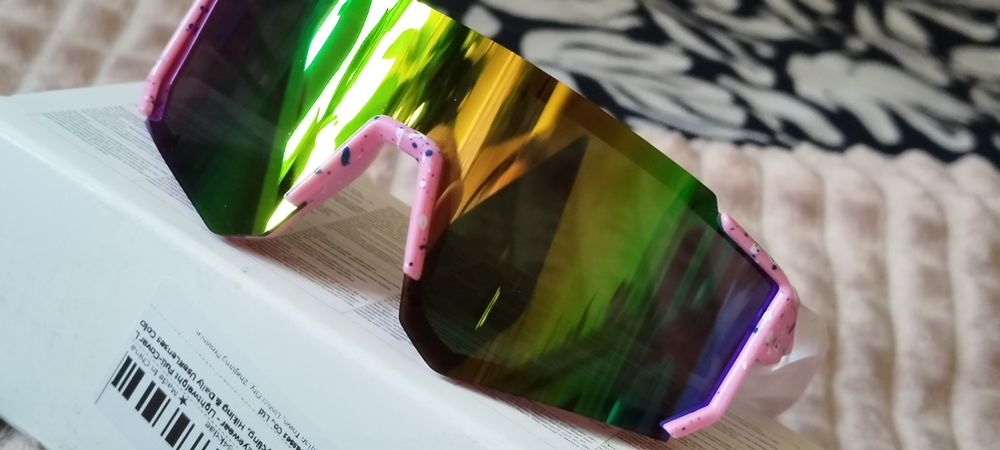 Nowe okulary przeciwsłoneczne dziecięce
