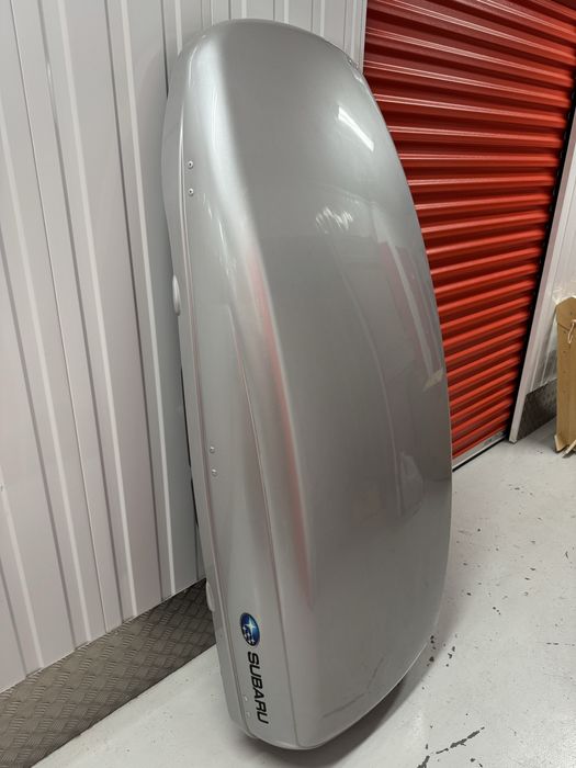 Oryginalny box Subaru z belkami