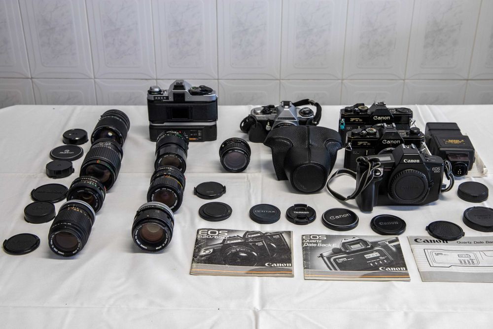 Lote de câmeras fotográficas+objetivas+acesórios