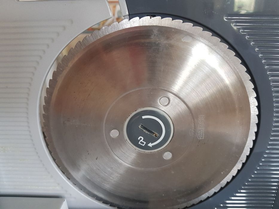 Fiambreira com pouco uso