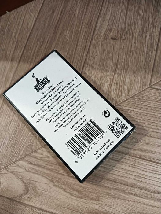 Kadzidełko do dziadka palacza dymiące w pudełku