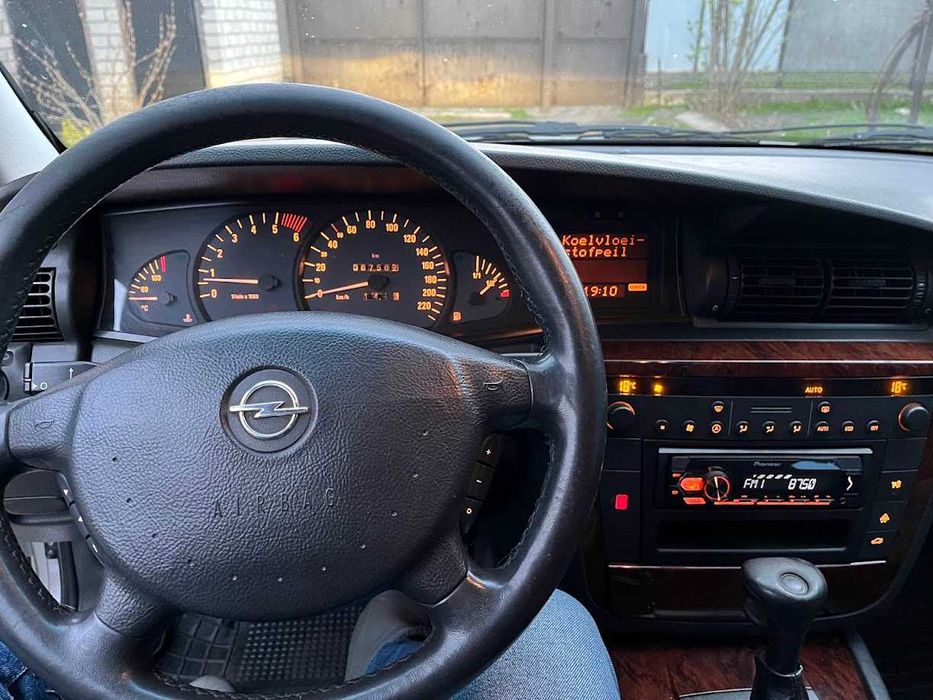 авто Opel Omega, 2002