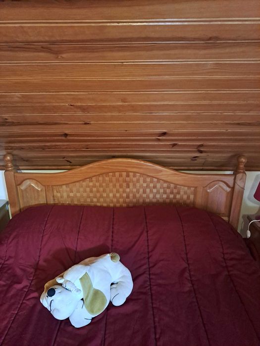 Mobilia de quarto completa em Pinho(Madeira Maciça)