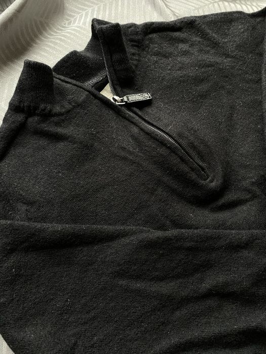 Чорний кашеміровий светр