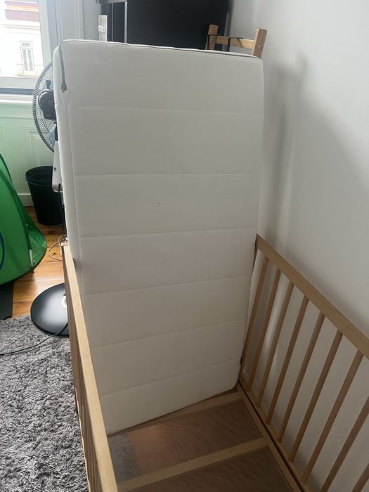 Berço de bebé SNIGLAR IKEA como NOVO com colchão