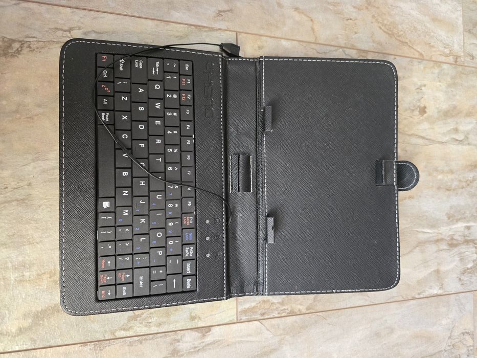 Etui z klawiaturą do tableta