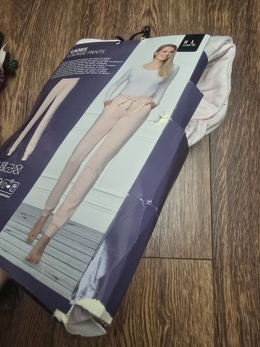 Damskie spodnie dresowe r. L