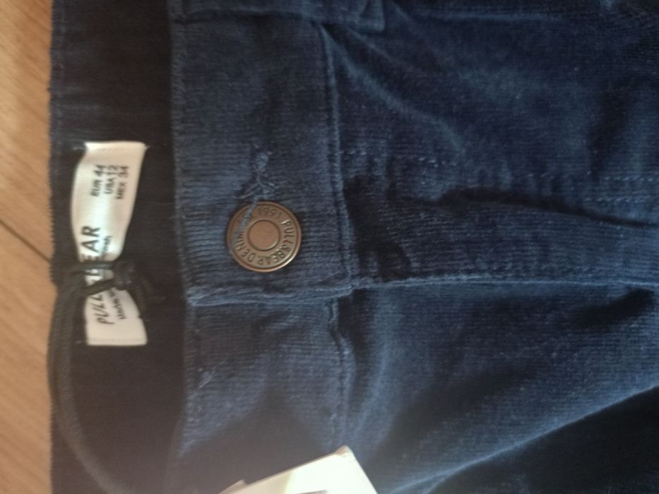 Spodnie sztrukowe Pull& Bear