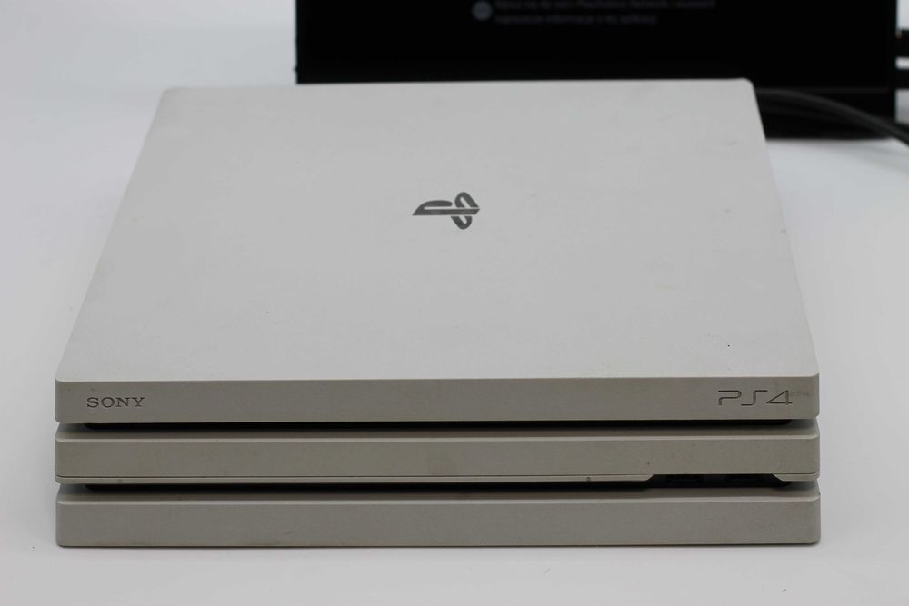 PS4 Pro Biała | Rewizja CUH-7200B | Pad Bez Driftu | Gra WWE