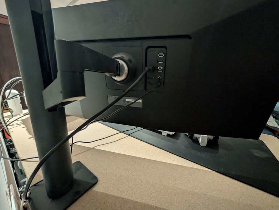 Monitor LG Ultra Wide Ergo