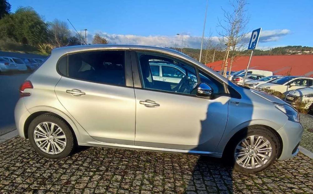 PEUGEOT 208 1.2 PURE TECH de 2016  com 81 000 Km