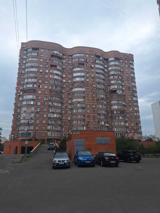 Продам 3-кімнатну квартиру по вул. Срібнокільскій 14-А, Позняки.