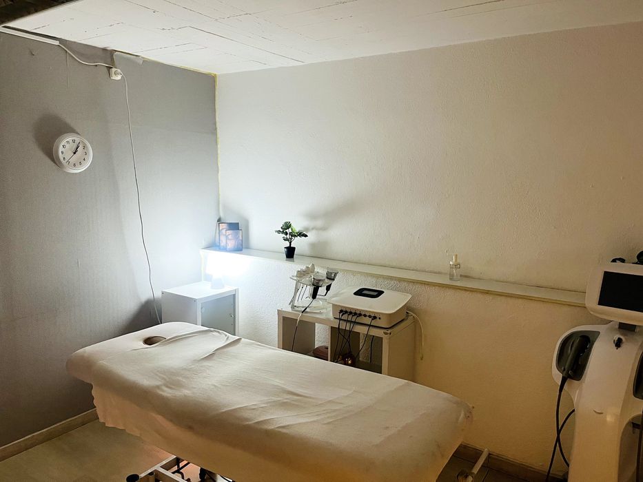 Arrenda-se Sála em Clínica bem situada no centro.