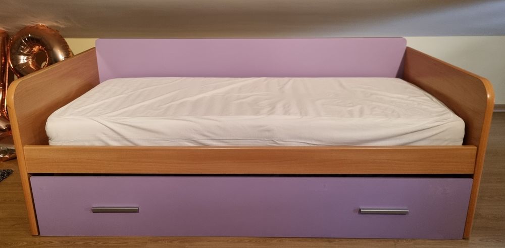 Cama, móvel e Prateleira