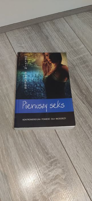 Książka "Pierwszy seks" Melvin Burgess powieść młodzieżowa