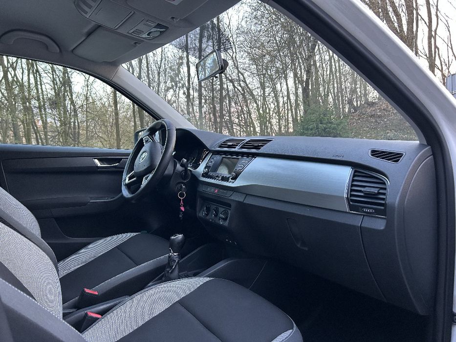 Продам skoda fabia 2015