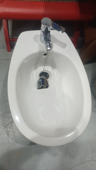 Lavatório com Pé e Bidé + Torneiras (Novo, Nunca Usado)