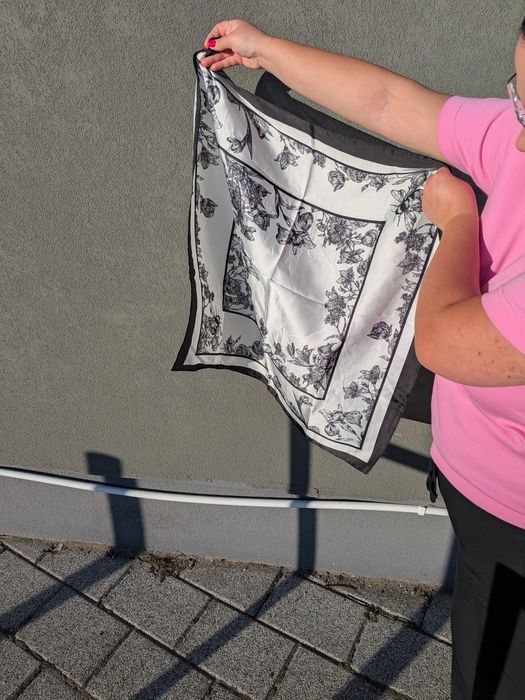 Chusta chustka apaszka 70x70 nowa na szyję do torebki do włosów koka kucyka warkocza