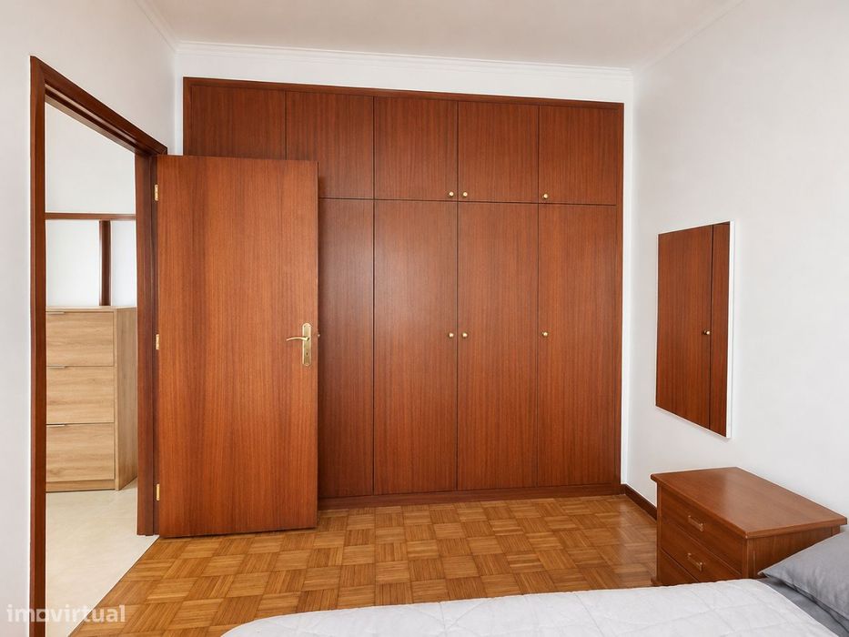 T2 com Garagem, Arrumos e Terraço e Jardim