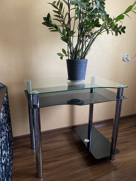 Стіл компютерний скляний