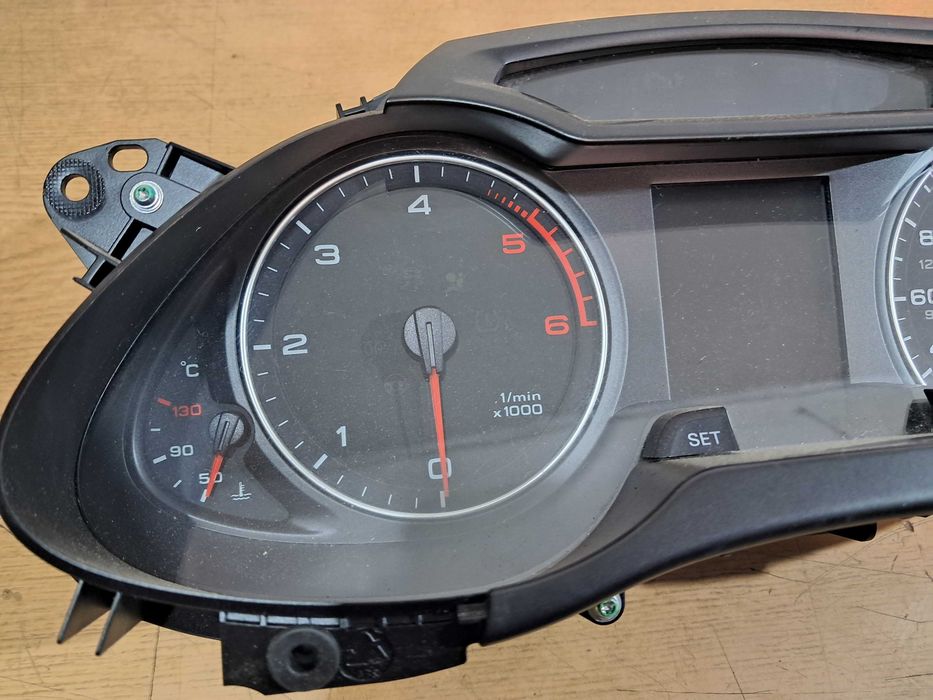 Licznik zegar prędkościomierz AUDI A4 B8 2.0 TDI manual ANGLIK
