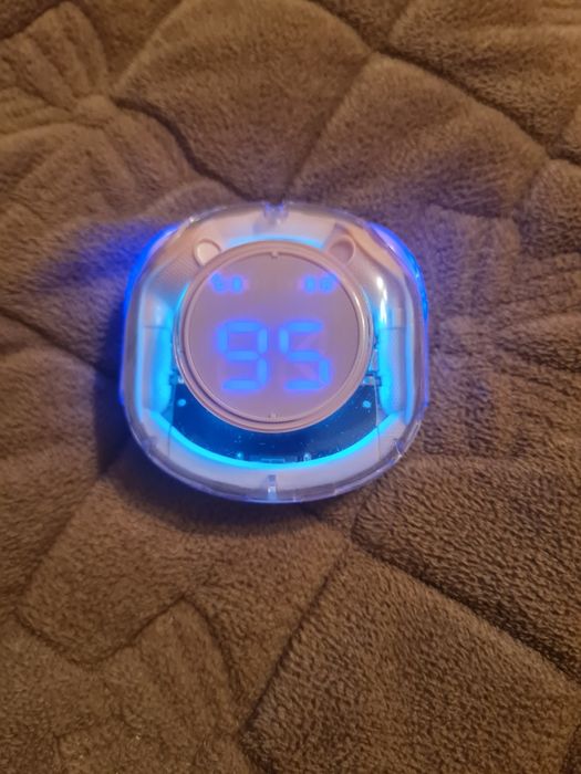 Наушніки по блютузу нові.