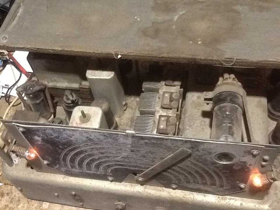 радио  ТПС -54   приёма  нет  = СВЕТИТСЯ =