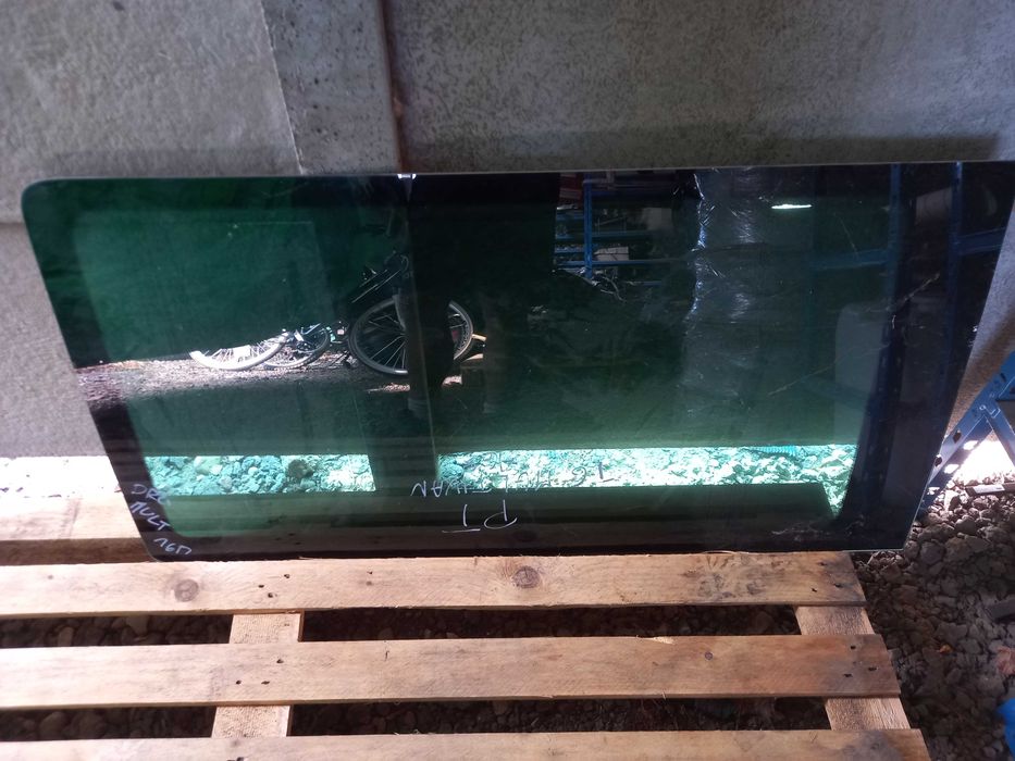 Vw Multivan transporter caravella t6 szyba w drzwi prawa tył 16r