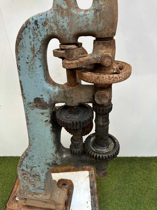 Maquina de perfuração manual anos 20, incompleta 115 cm de altura