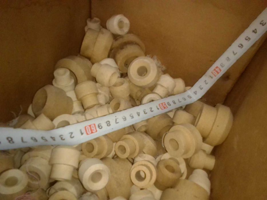 Ізолятор фарфоровий трубчастий.