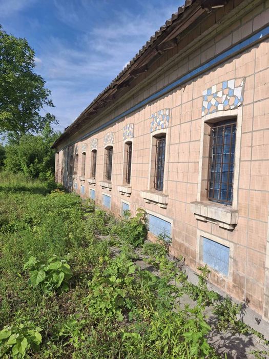 Продаж комерційного приміщення поблизу м.Кременець
