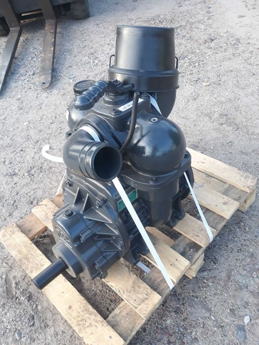 Beczkowóz. Pompa MEC  9-13500. Kołnierz.