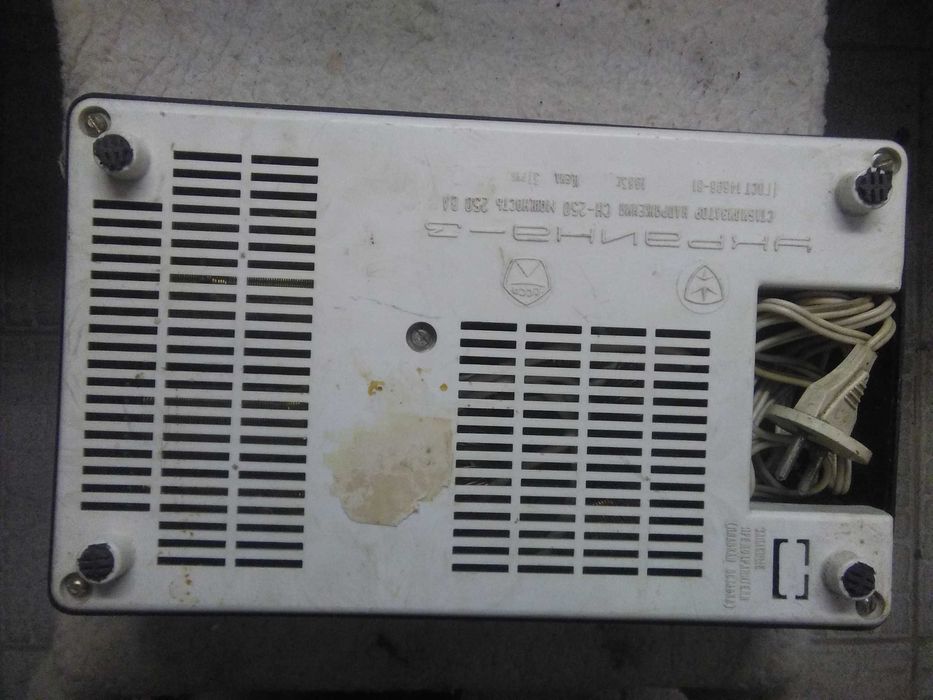 Стабілізатор напруги 220вольт.