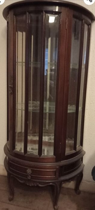 Cristaleira em nogueira 20% desfonto até 30 de Novembro