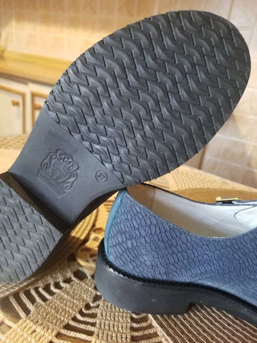 Туфлі шкіряні нові 37р