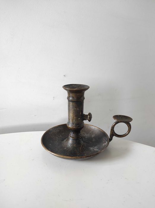 Antyczny świecznik z brązu z XIX wieku