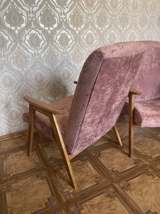 Крісла вінтажні, відреставровані.