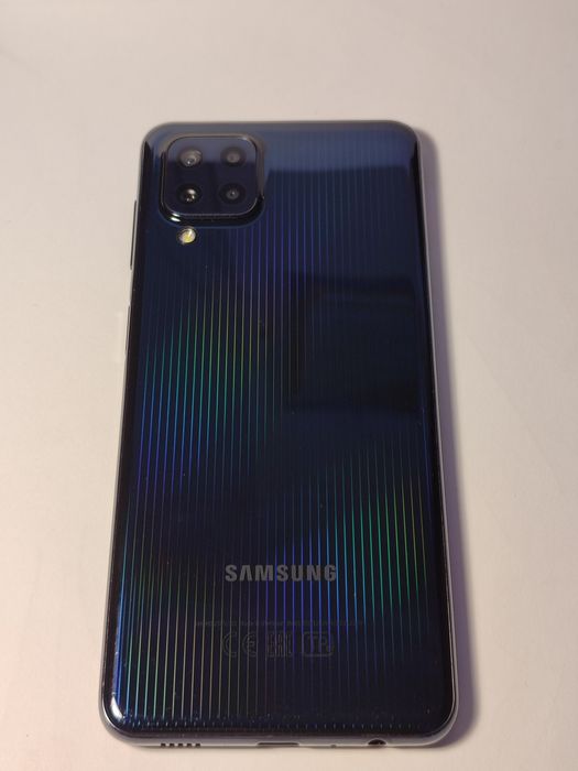 Продам Самсунг М-32 на 128 гб