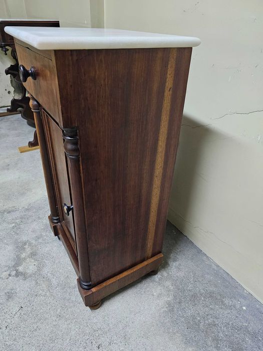 Mesa de Cabeceira - Móvel antigo em estado impecável