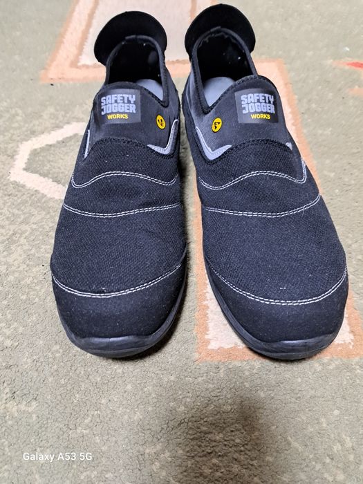 Продам кросівки з металевим підноском Safety Jogger, 1200грн